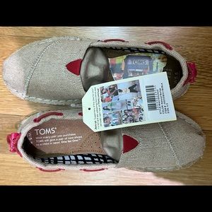 NWT toms
